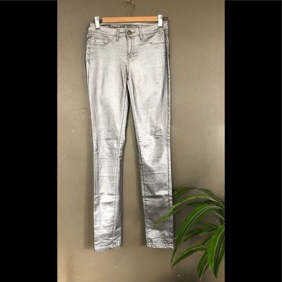 ⭐️HP⭐️ Bianco Silver waxed Jeans- size 27 - Picture 1 of 7